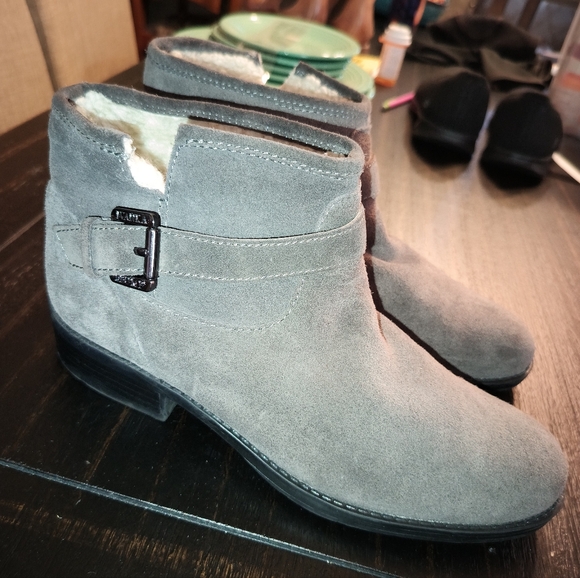 Ivanka Trump Grey Genuine Suede & Shearling Ankle Boots Size 8.5 M Women's - Picture 12 of 14